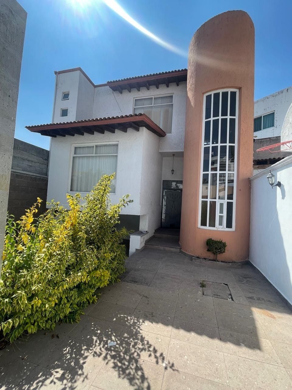Casa en Venta Milenio III, Queretaro. Cuarto servicio, 3 recs con baño propio