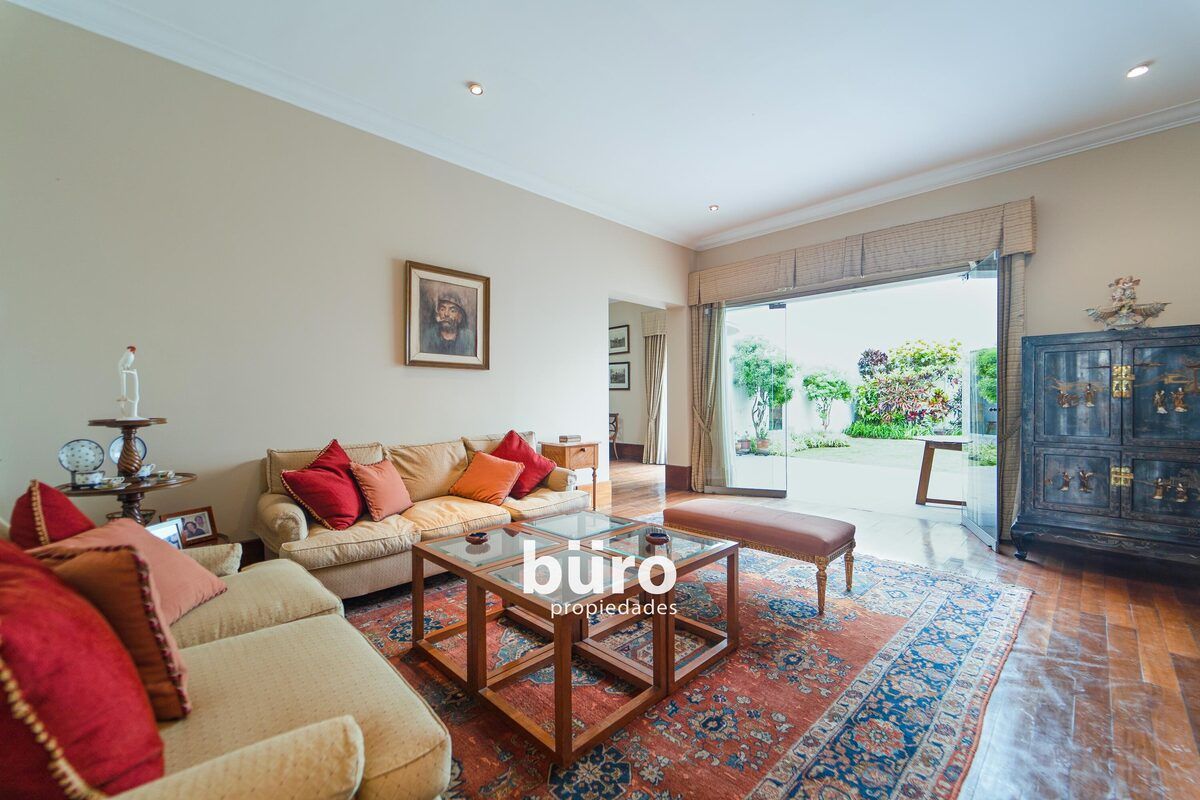 2 de 23: Gran Sala con vista al jardín