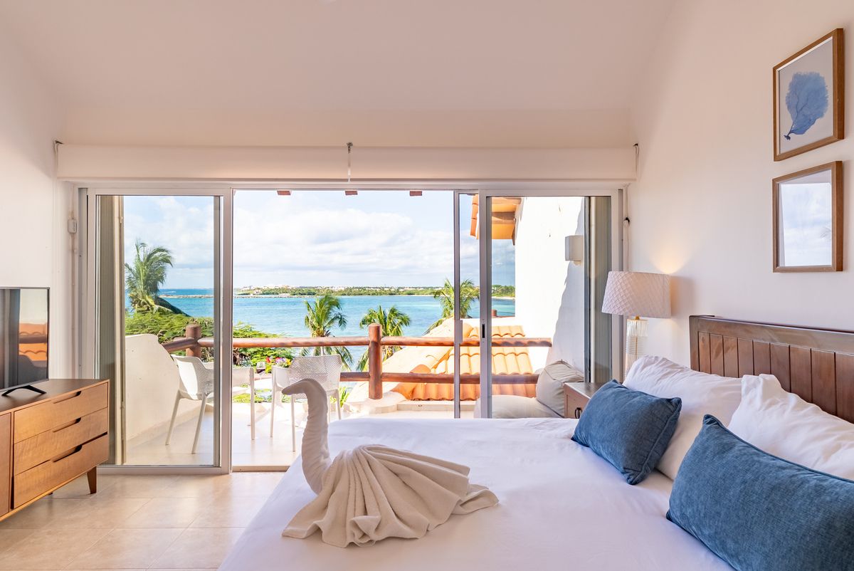 3 of 31: MASTER BEDROOM