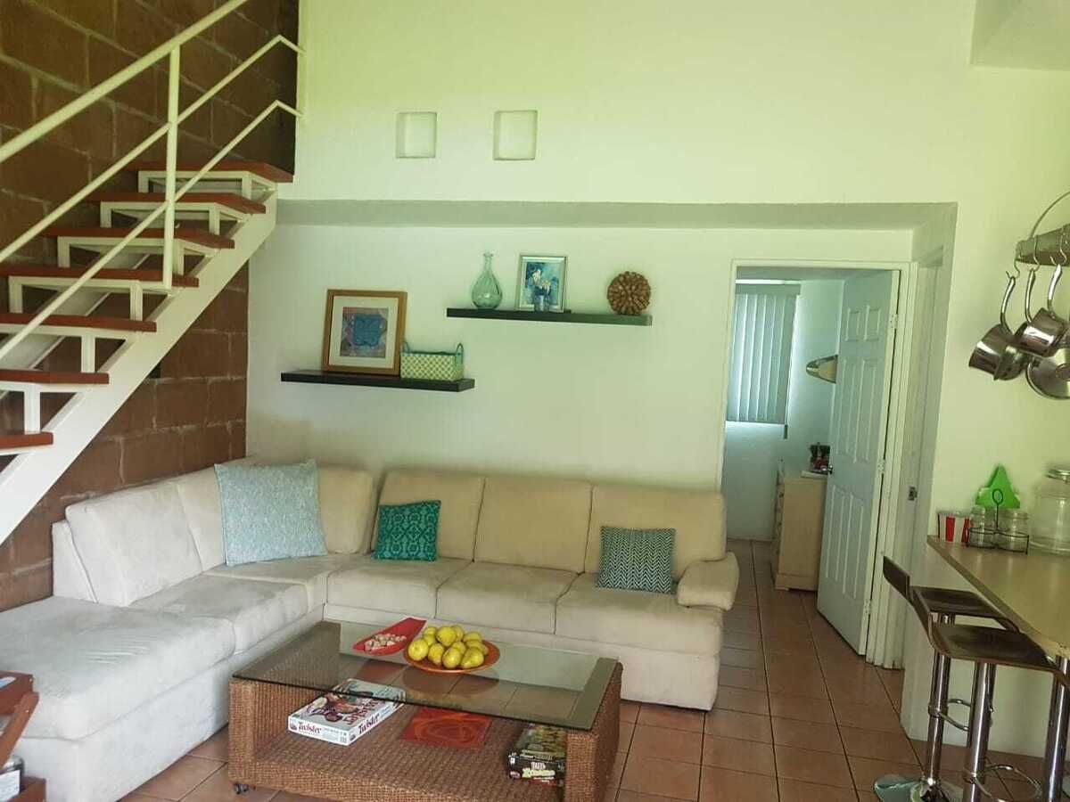 5 de 24: sala- al fondo una recamara