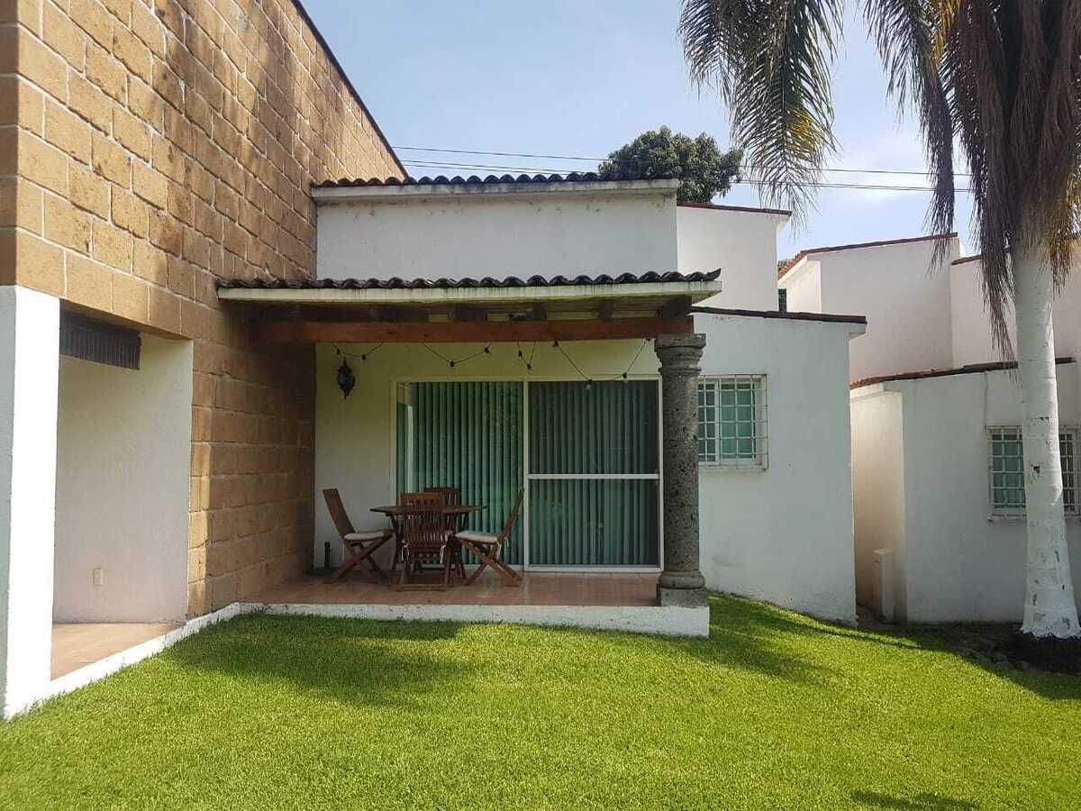 1 de 24: Fachada de casa 2