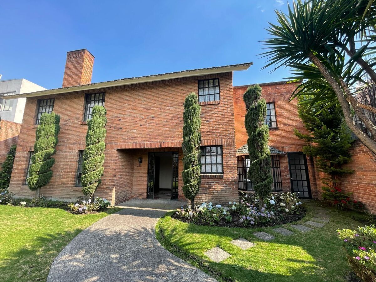 1 de 23: Casa en venta con 2 recámaras, jardín y áreas de servicio