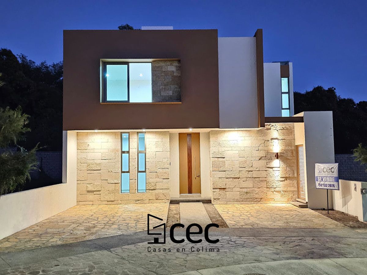 Residencia en Coto Privado, 4 Recámaras, 3 Baños, Cochera para 2 Autos.