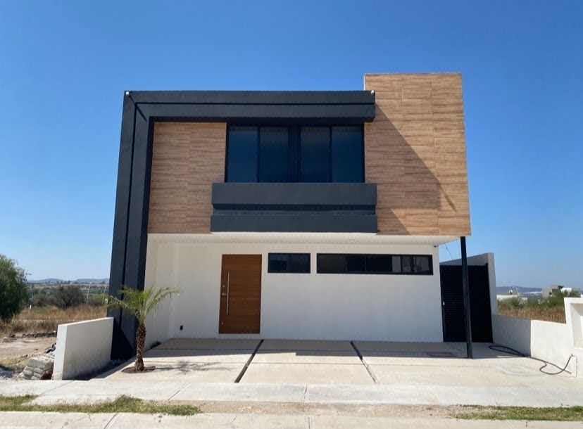 Casa en Venta en Fraccionamiento el Encino con Club de Golf en Queretaro