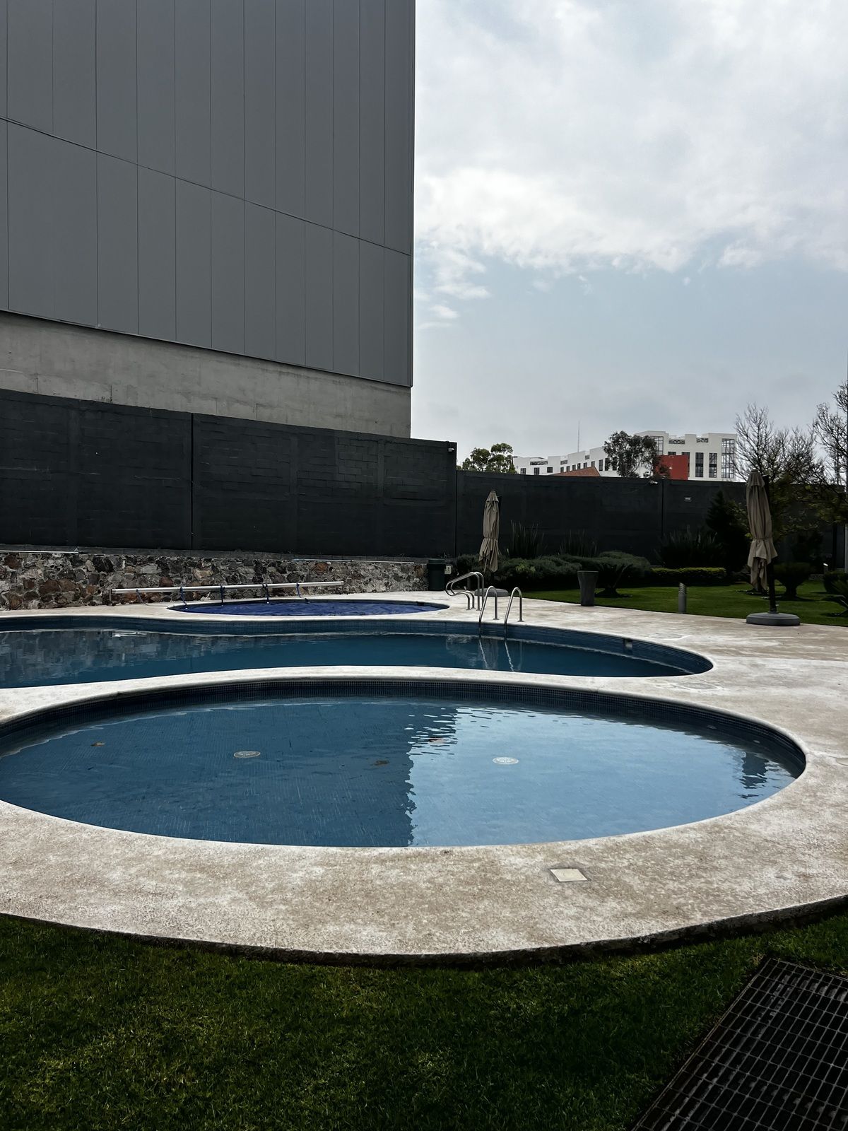 1 de 19: alberca, jacuzzi y chapoteadero