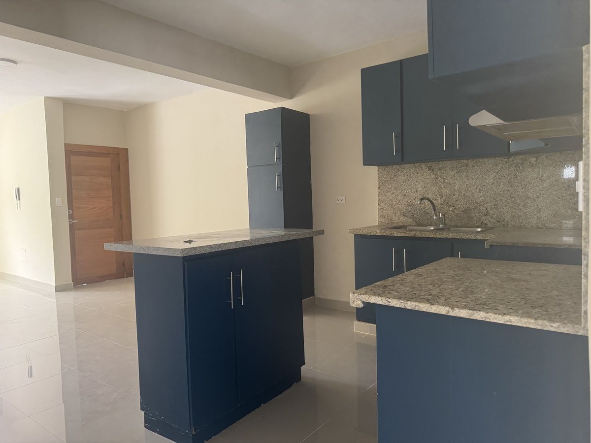 4 of 8: Kitchen
