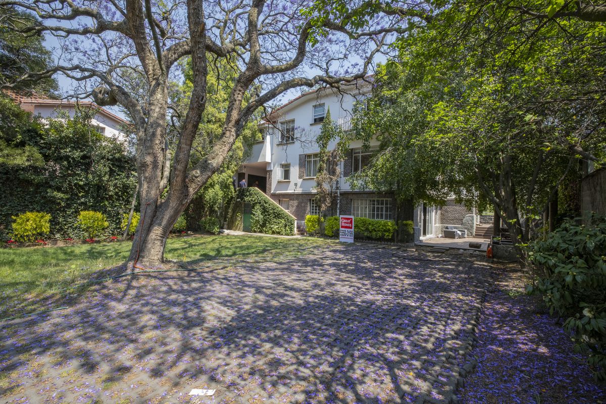 1 de 20: Fachada hacia el jardín