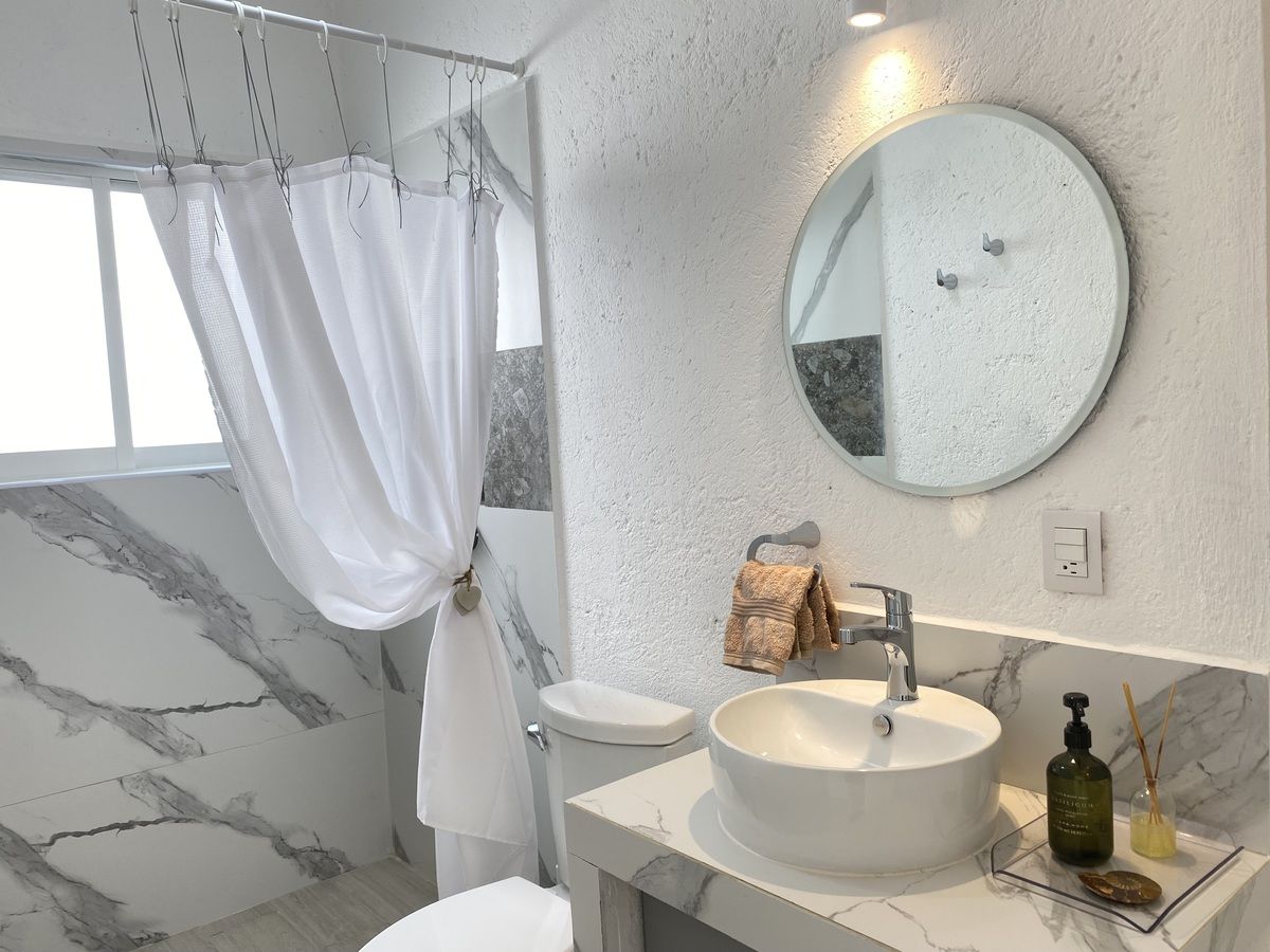 14 de 18: Baño para visitas y recámara 2