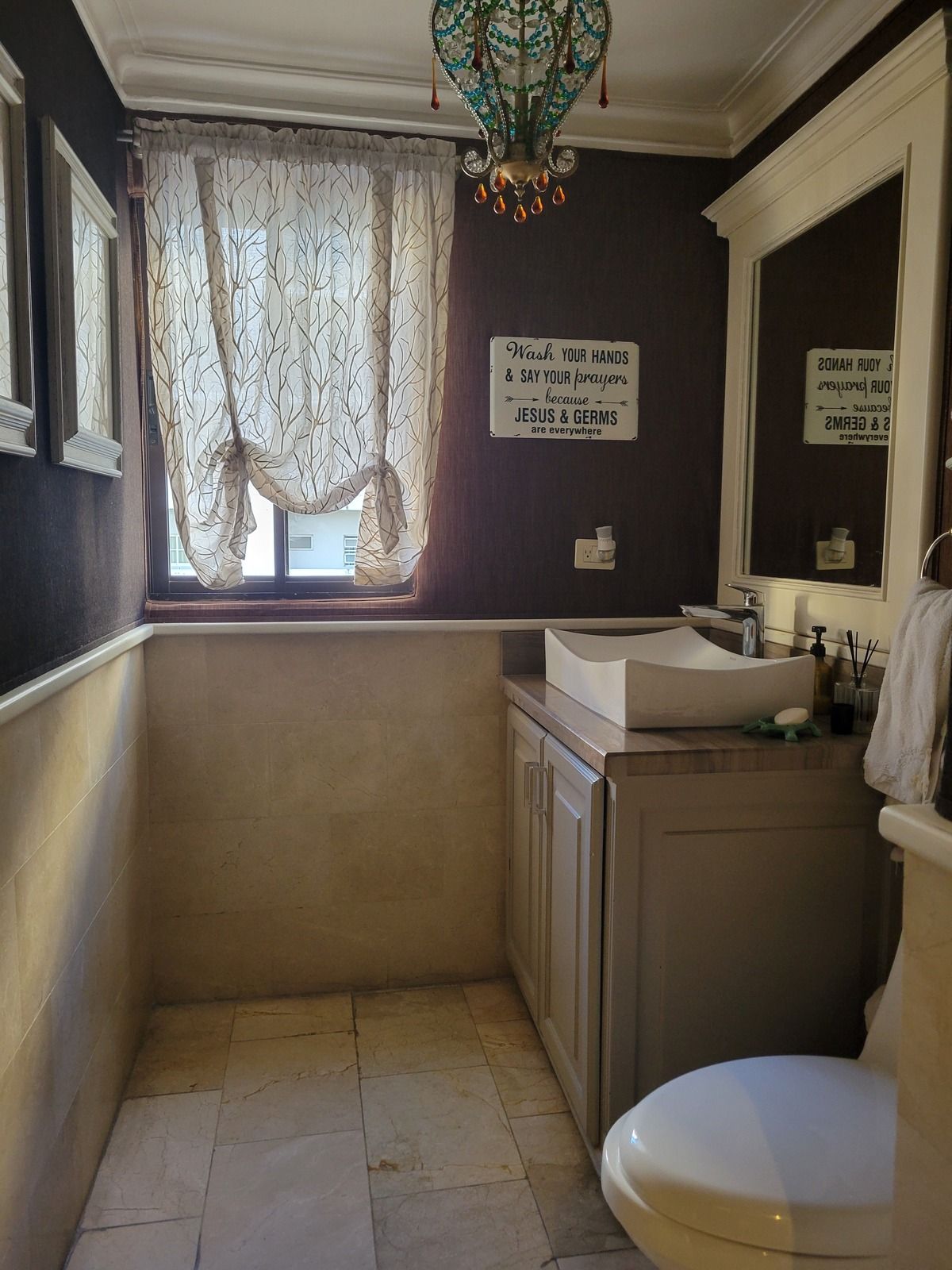 4 of 17: Baño Visitas
