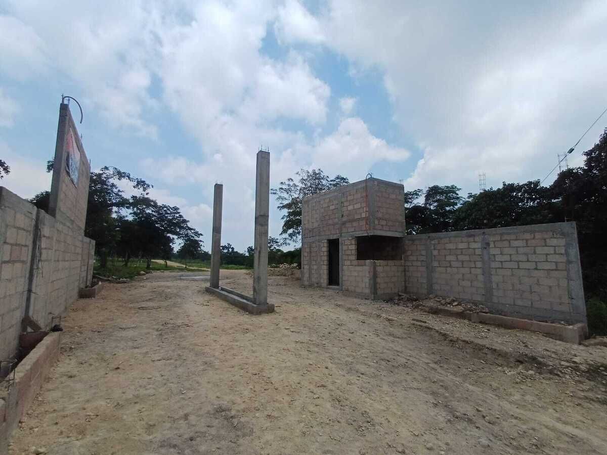 5 de 12: ACCESO Y CASETA VIGILANCIA