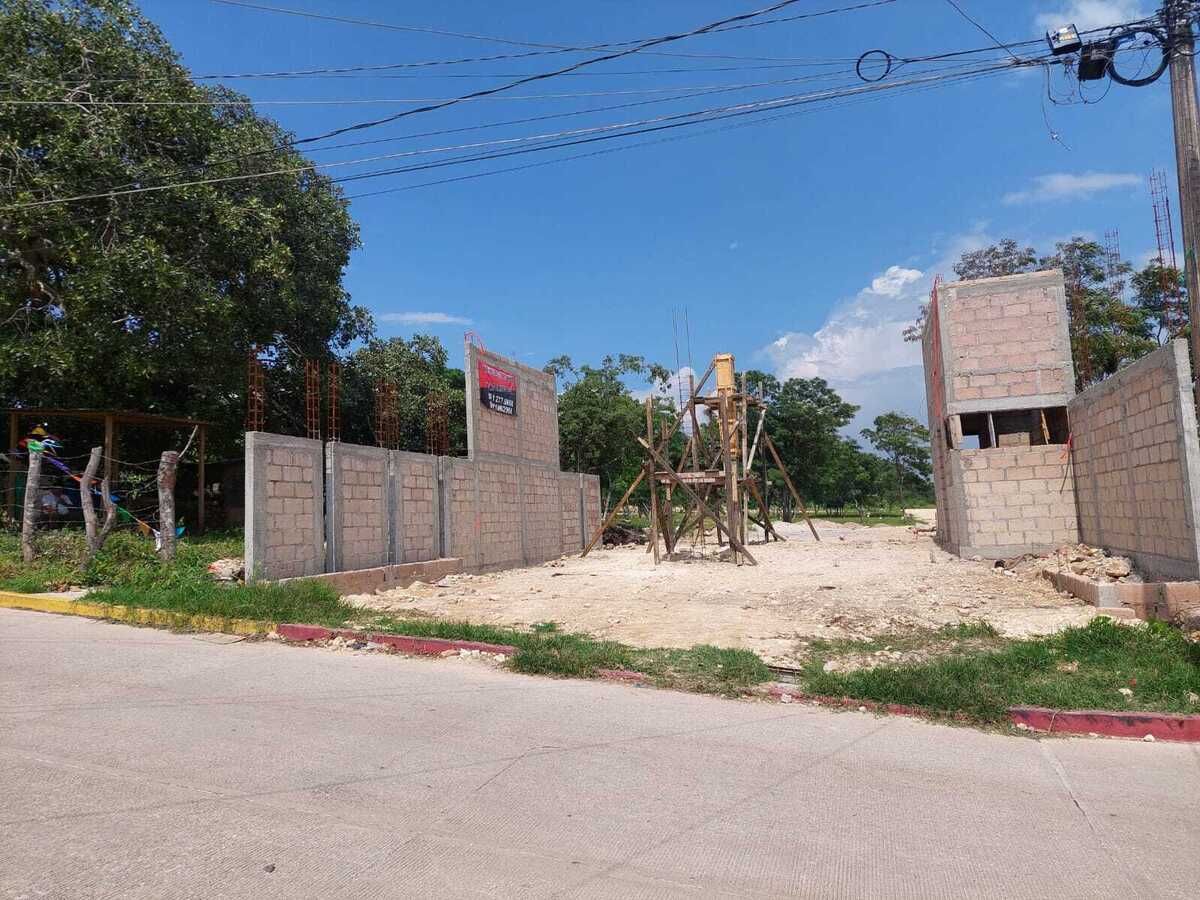 4 de 12: ACCESO Y CASETA