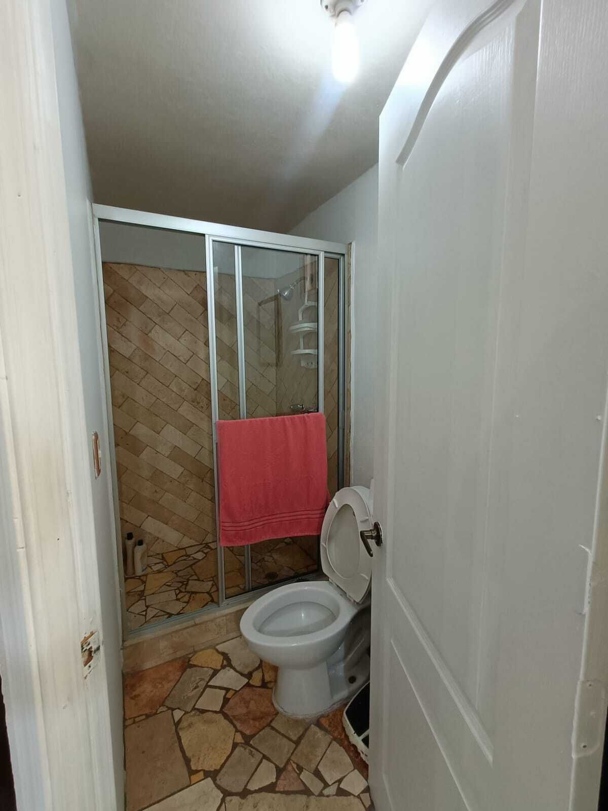 3 de 16: Baño Completo Planta Baja