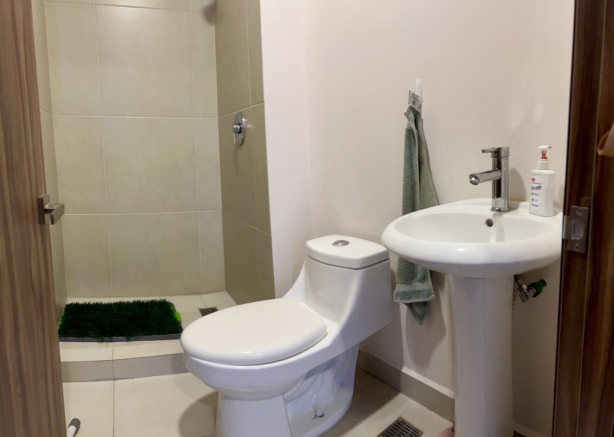 18 de 29: Baño de cuarto de servicio completo
