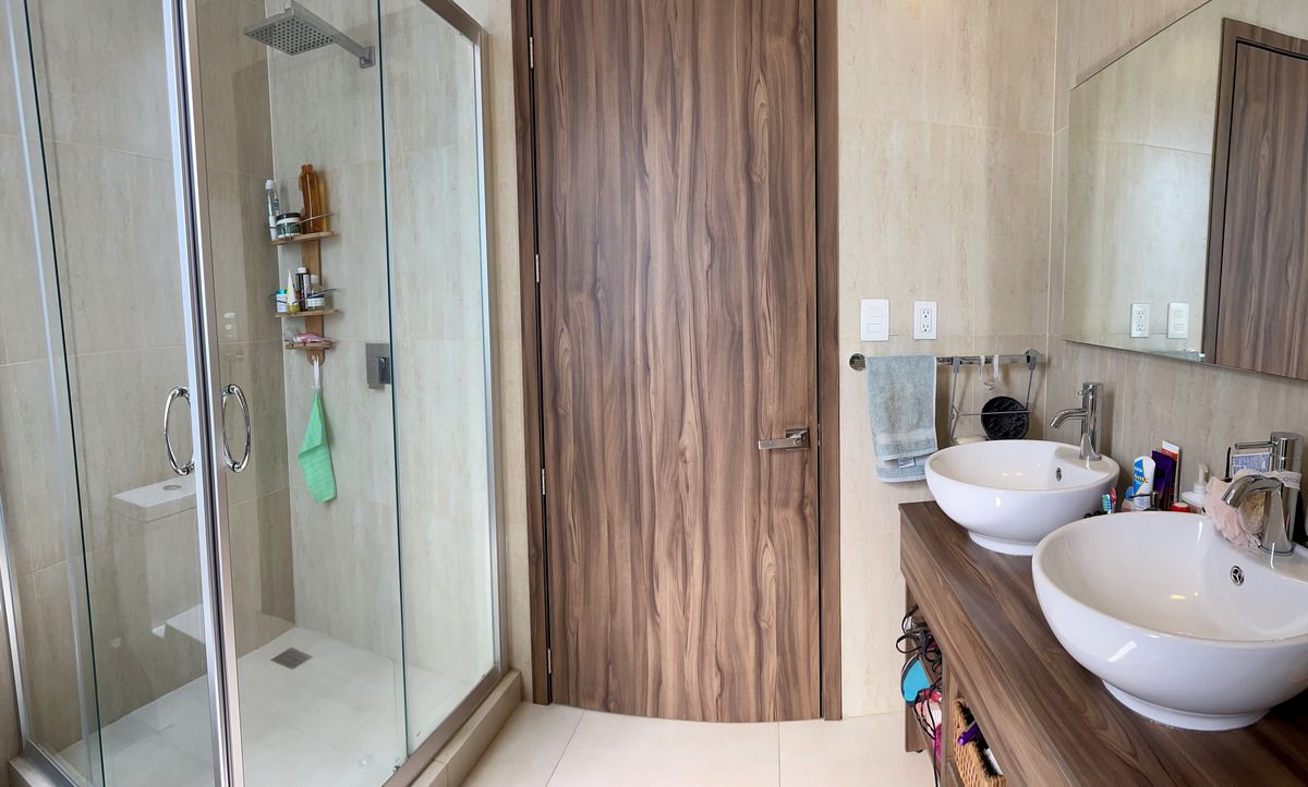 15 de 29: Baño de habitación principal