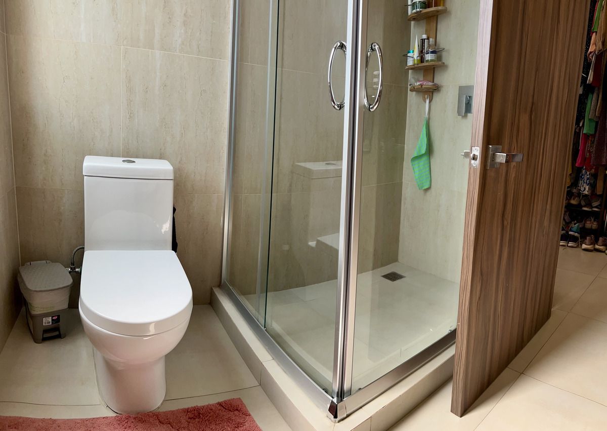 16 de 29: Baño de habitación principal