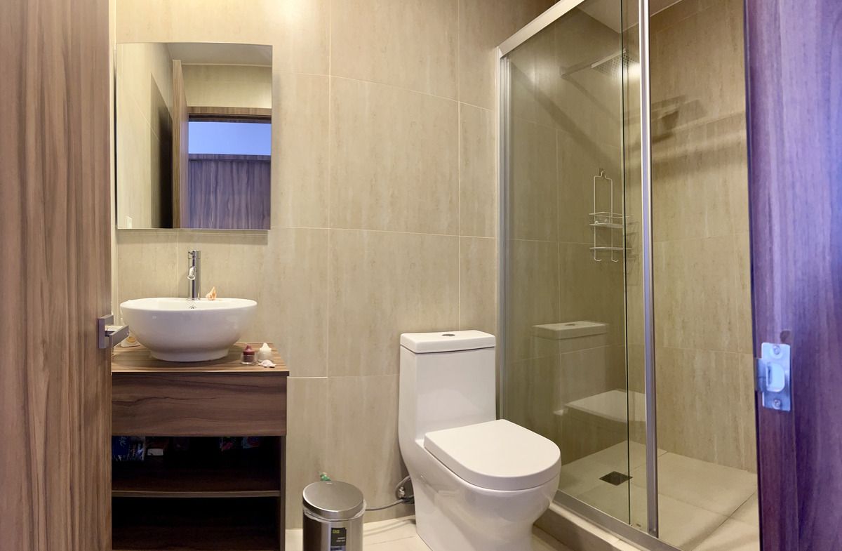 8 de 29: Baño compartido habitaciones secundarias 1 y 2