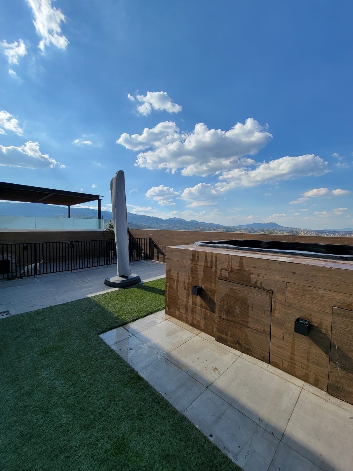 16 de 27: Roof garden con jacuzzi - Nivel 3