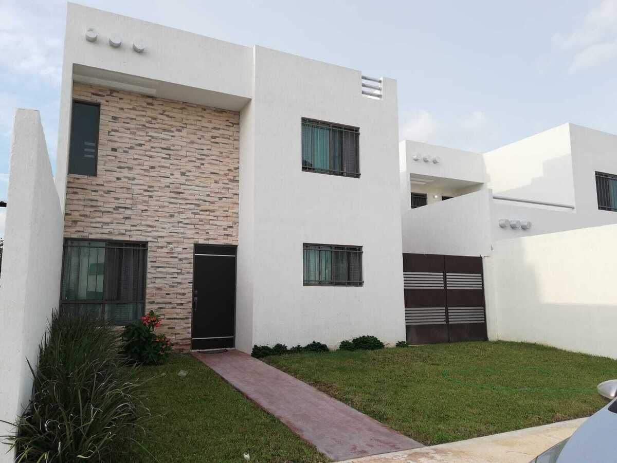 Casa en Renta en Las Américas de doble altura y 3 recámaras.