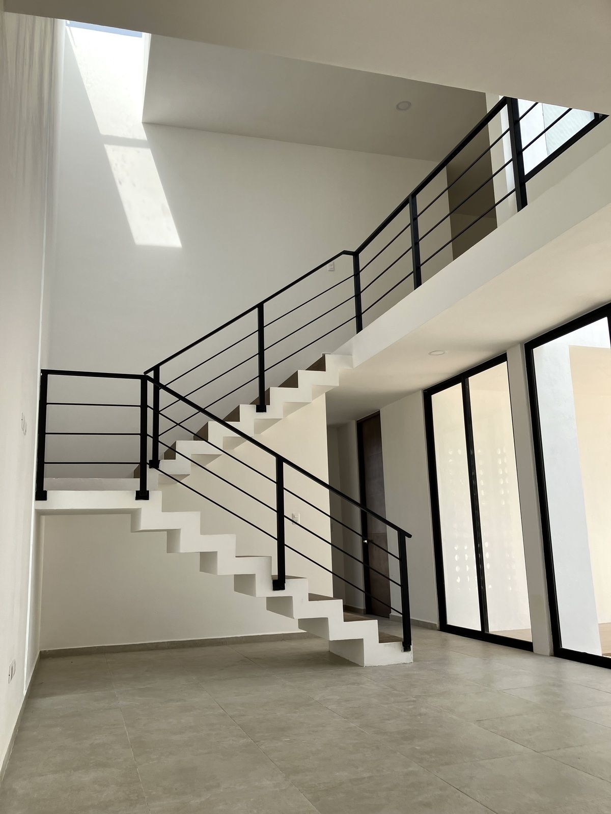 5 of 37: Sala doble altura