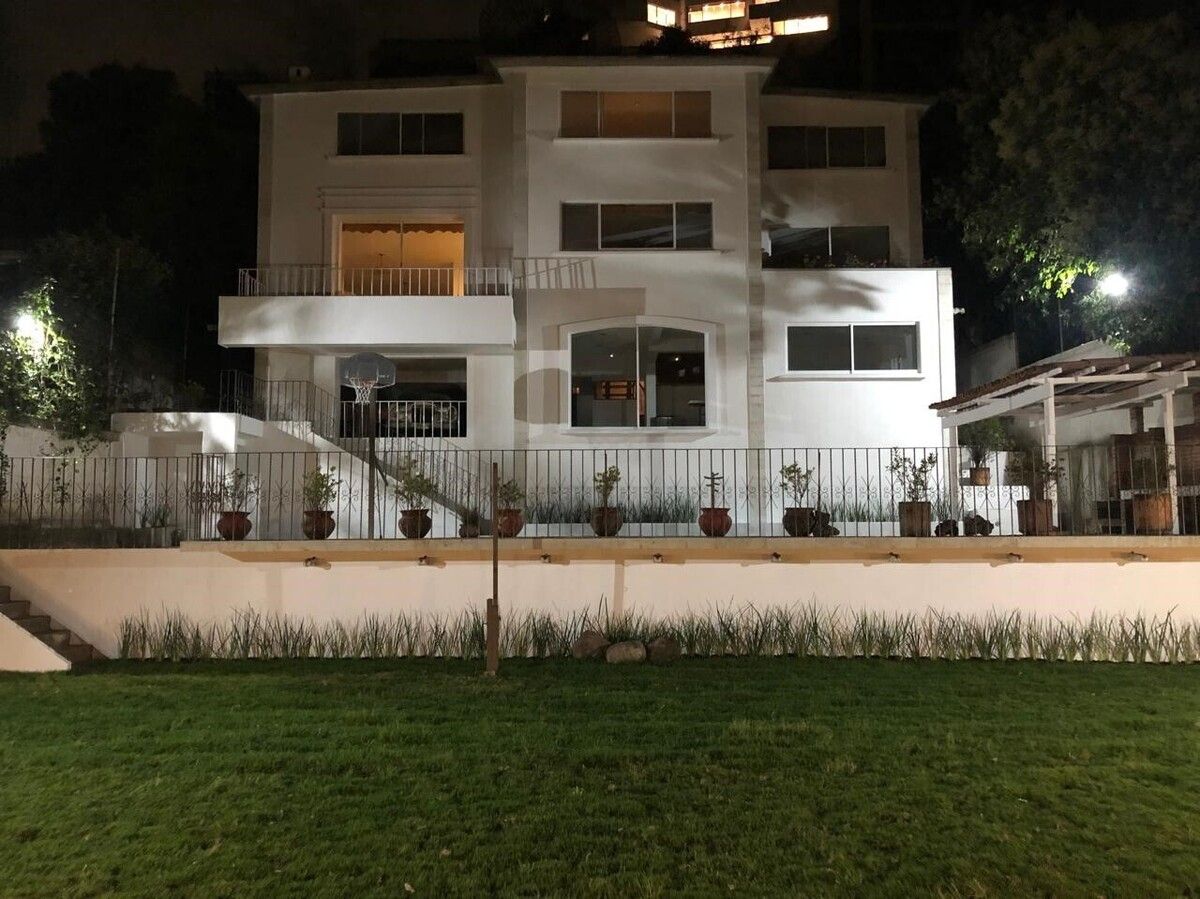 1 of 12: Casa en Venta en Bosques de las Lomas Rayo Vende ®