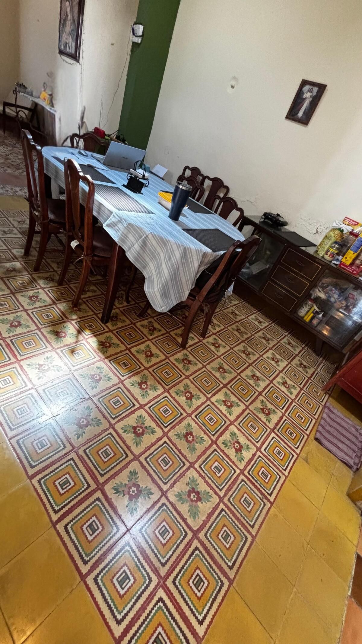 5 de 15: comedor con piso de pasta