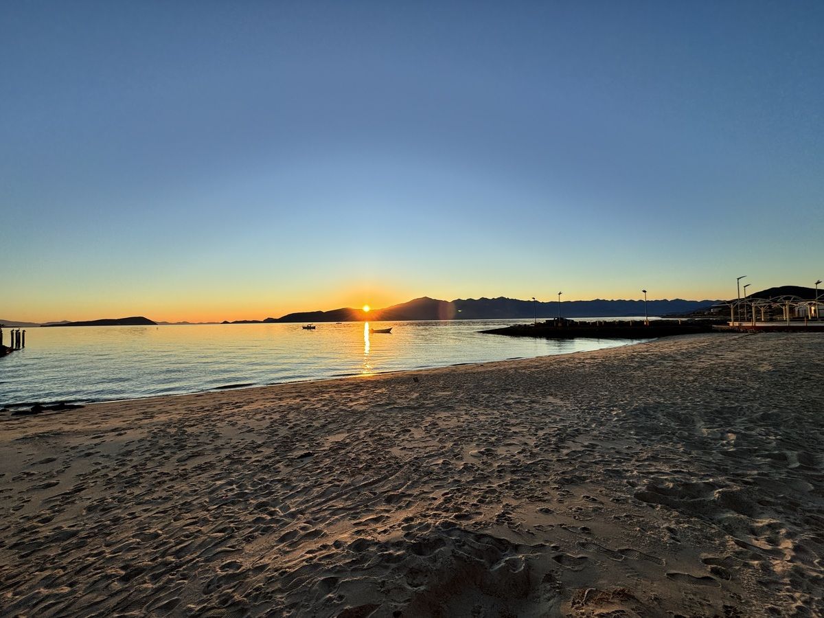 2 of 33: Trever en Bahia de los Angeles