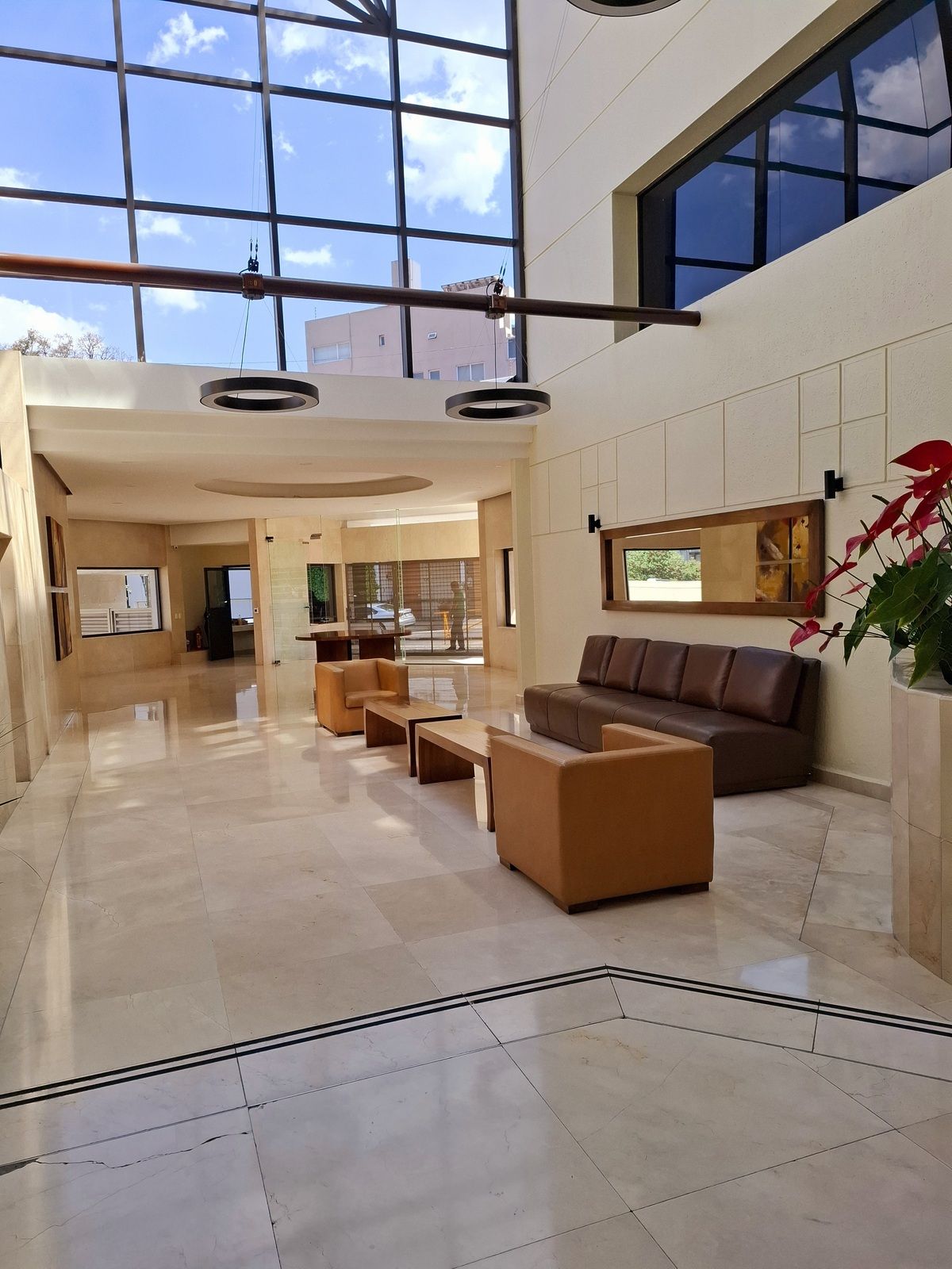 25 de 27: Lobby del edificio