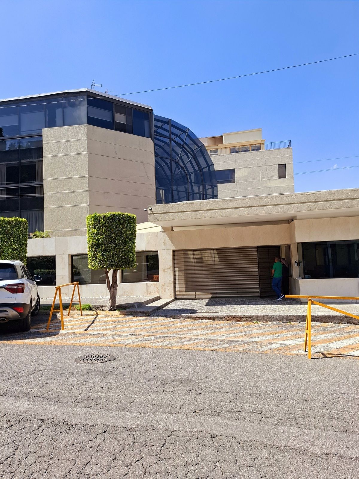 27 de 27: Entrada al edificio