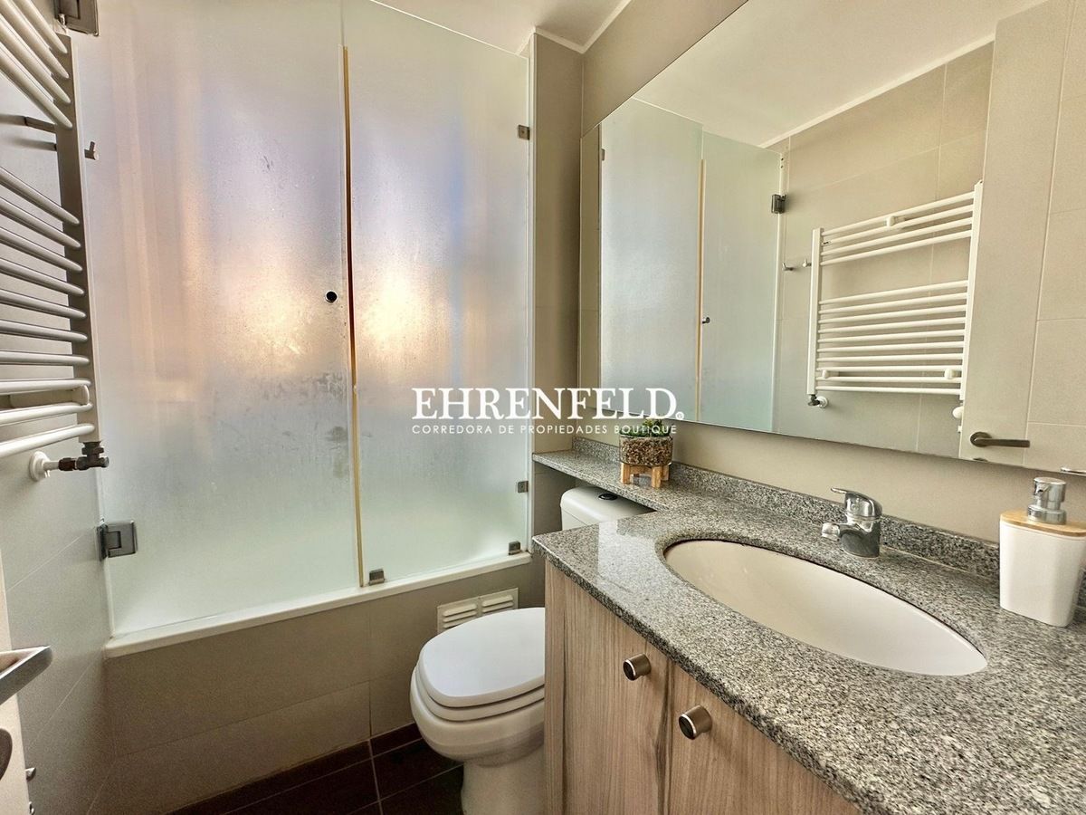 23 de 32: Baño de dos dormitorios.