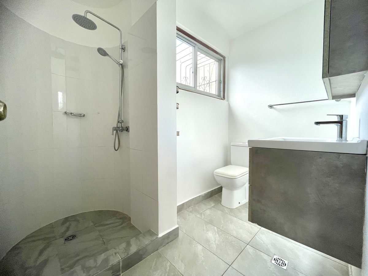 15 de 21: Baño secundario