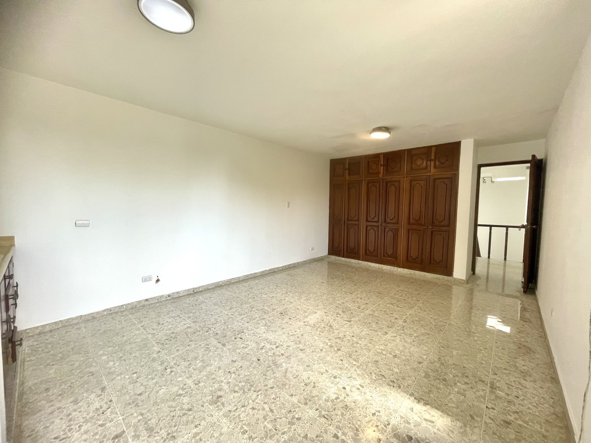 14 de 21: Habitación secundaria 1