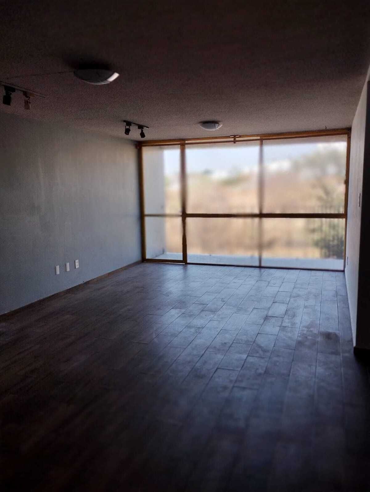 5 de 14: Sala y Terraza