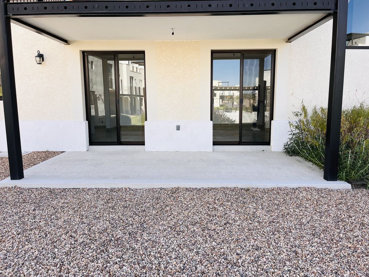 19 of 22: Patio Exterior
