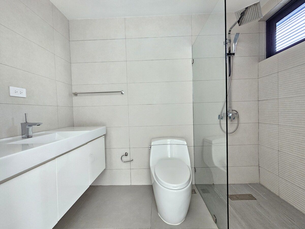 10 de 29: Baño habitación secundaria