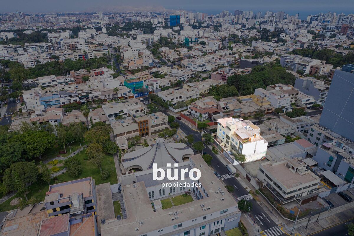 1 of 30: Rodeado de parques