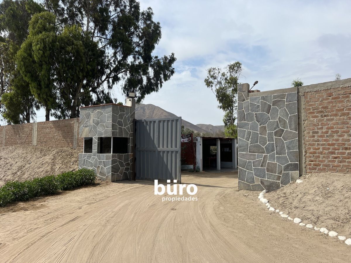 23 de 25: Entrada Sur al Condominio El Olivar