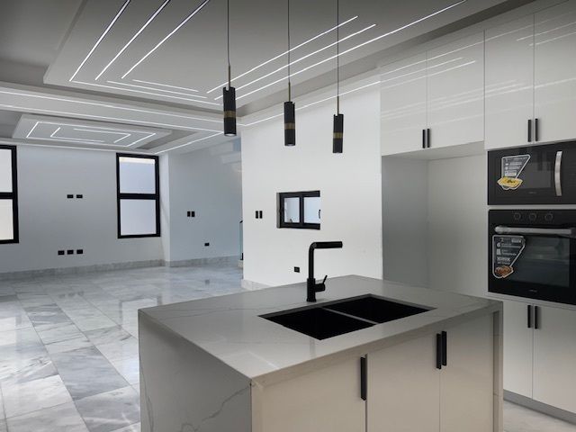 1 de 18: Kitchen