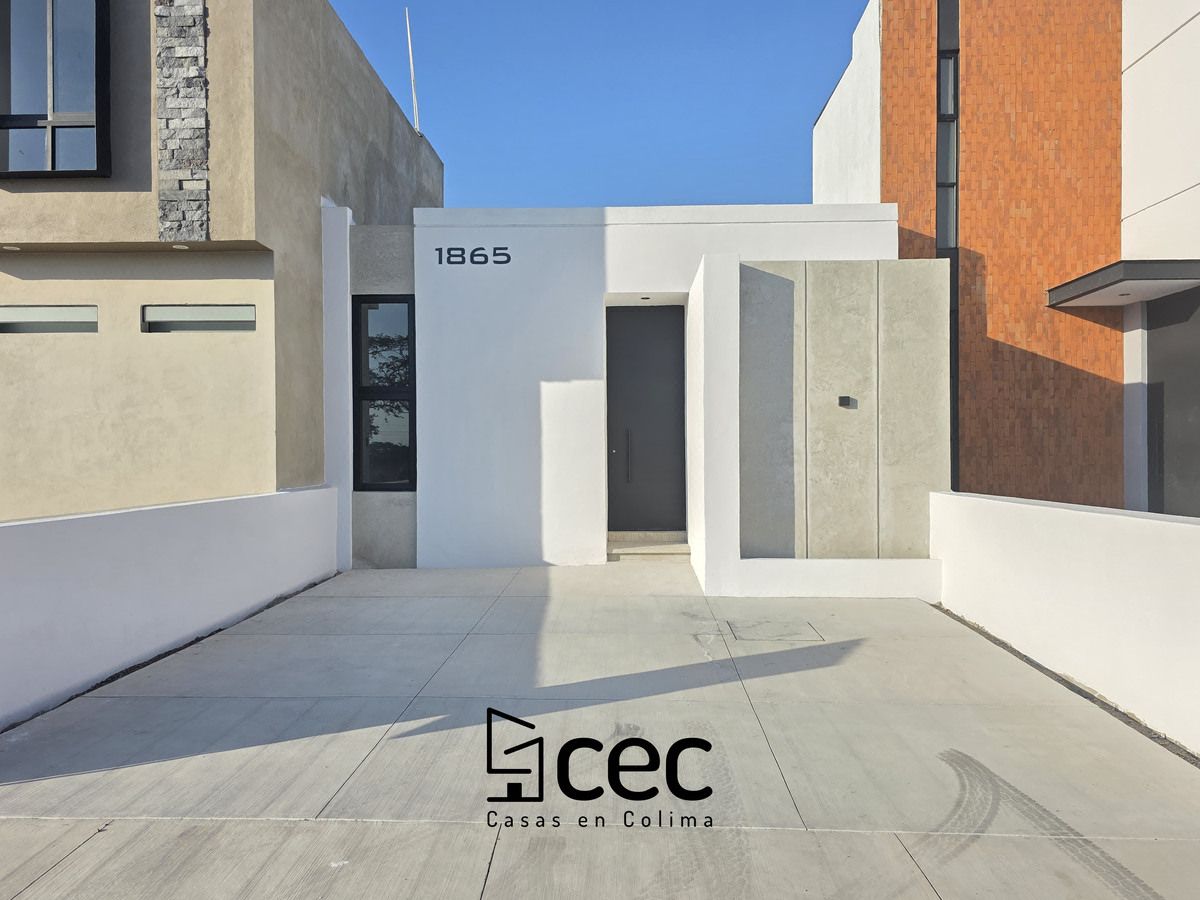 Casa en Venta, 1 Planta, 2 Recámaras, 2 Baños, Cochera para 2 Autos.
