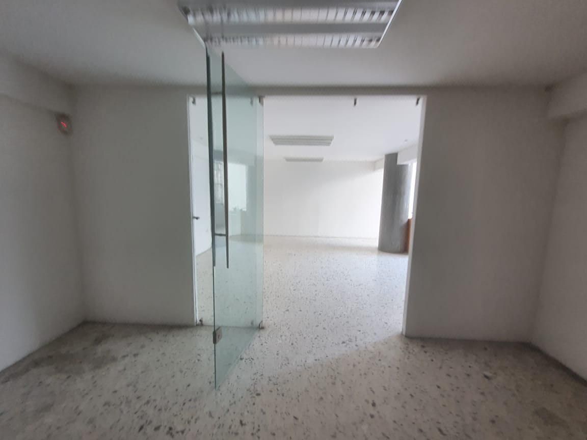Local with 2 warehouses in downtown Monterrey - foto 3