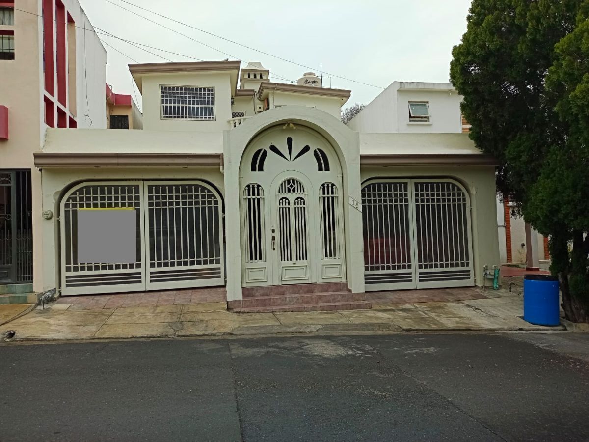 2 of 17: FACHADA