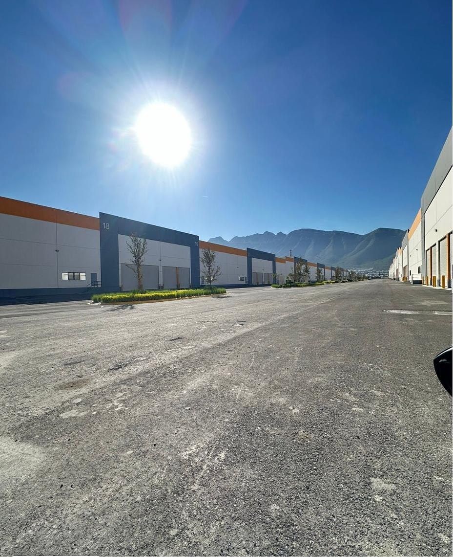 7 of 10: Interior del parque