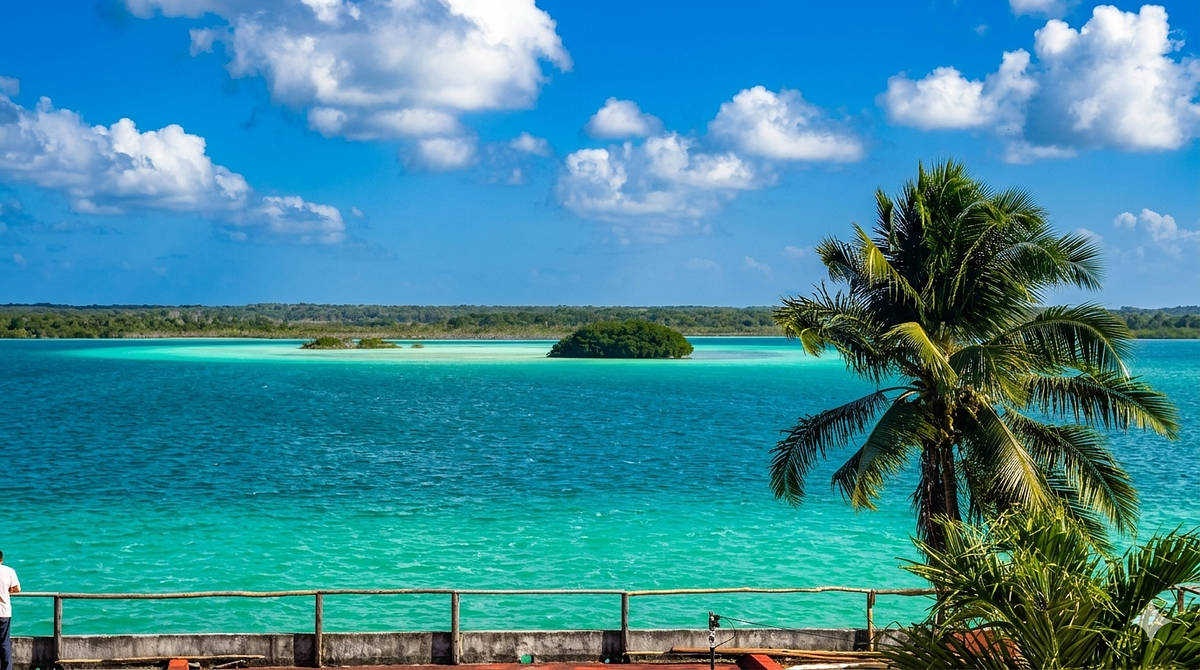 ESPECTACULAR TERRENO EN BACALAR CON LA MEJOR VISTA A LA LAGUNA DE LOS 7 COLORES - foto 1