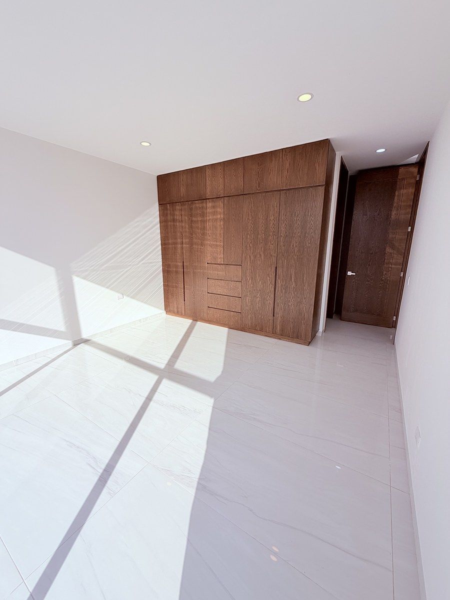 18 de 34: Clóset de madera. !!