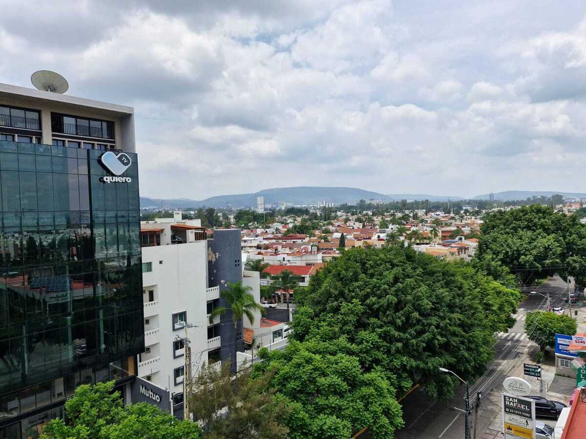 8 de 24: vistas a la ciudad desde terraza roof top