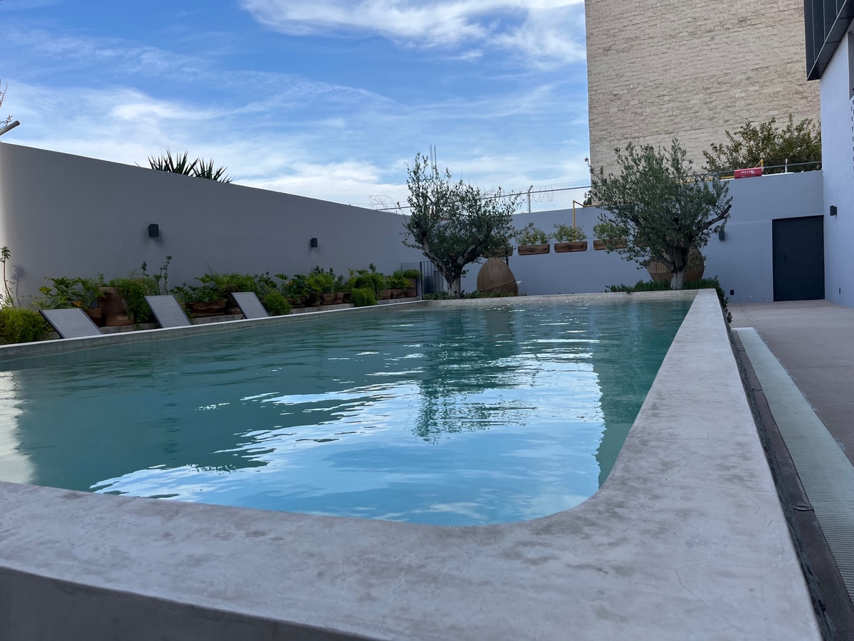 23 de 24: alberca tipo cenote