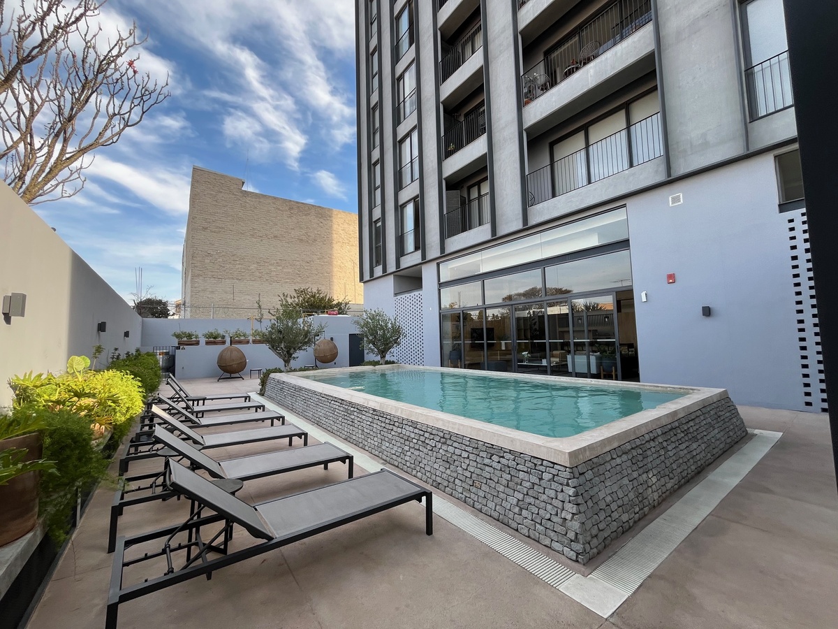 1 de 24: alberca y zona de terraza