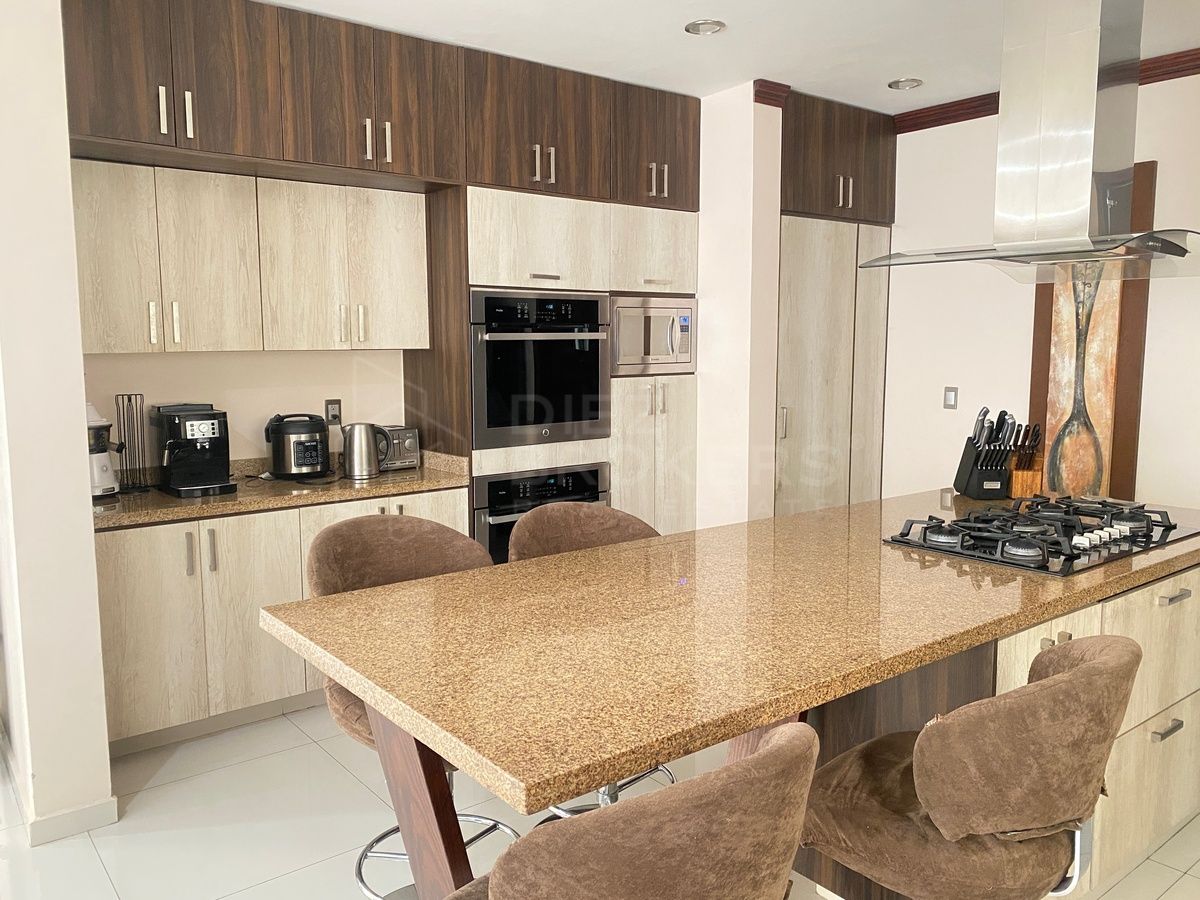 Casa en Venta -Casa Fuerte, Coto Baluarte, Tlajomulco de Zúñiga - foto 2