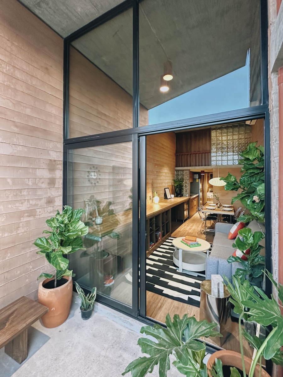 4 of 8: Terraza