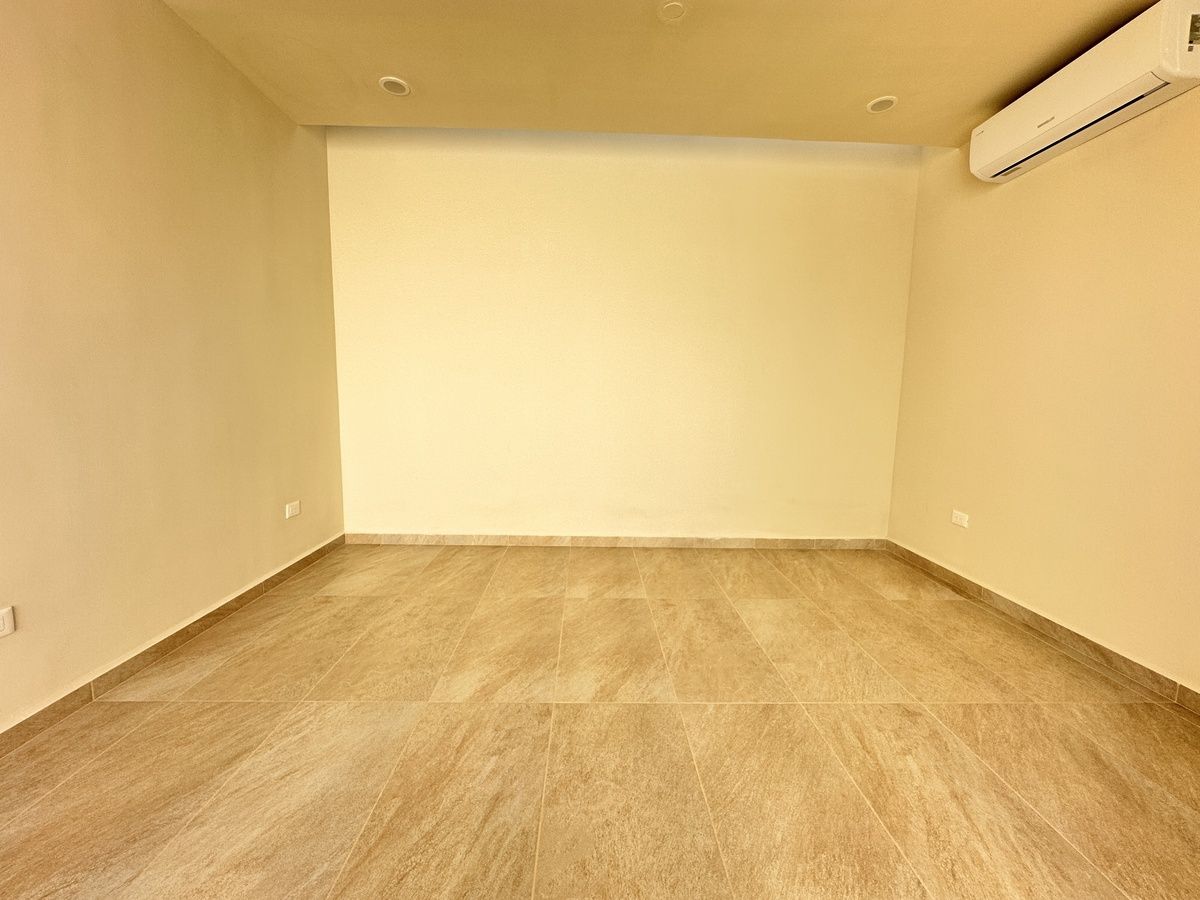 24 of 31: area de tv