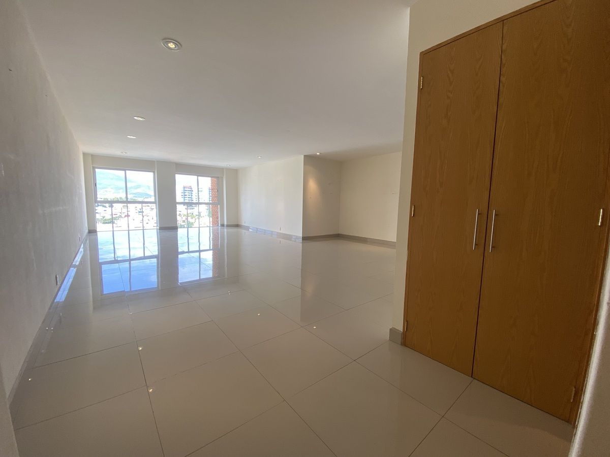 2 de 34: https://assets.easybroker.com/property_images/5094462/873200